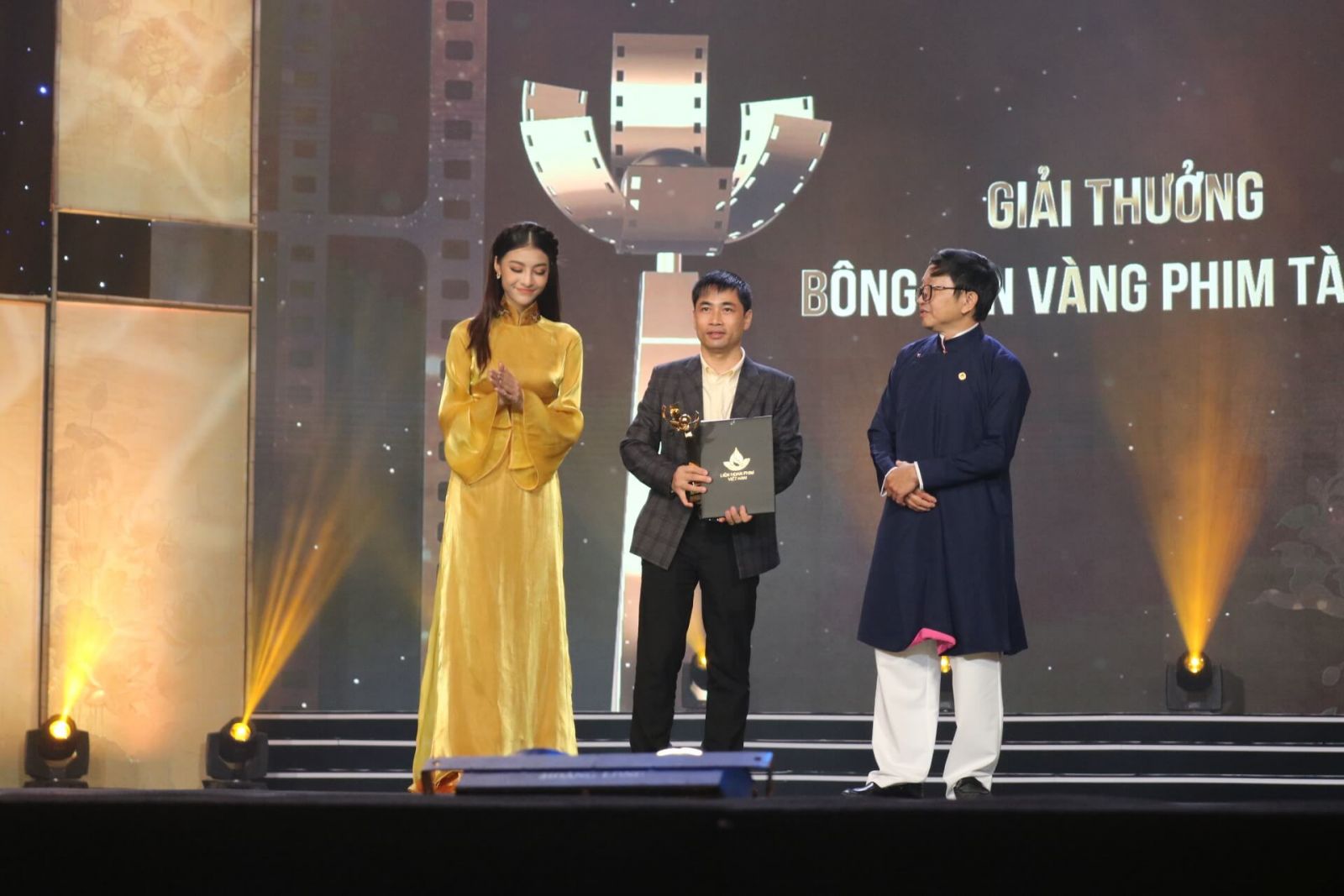 Trưởng Ban giám khảo Phim Tài liệu-Khoa học, Đạo diễn, NSND Lê Hồng Chương: “Cả phim tài liệu và khoa học đều đang đồng hành với cuộc sống!”